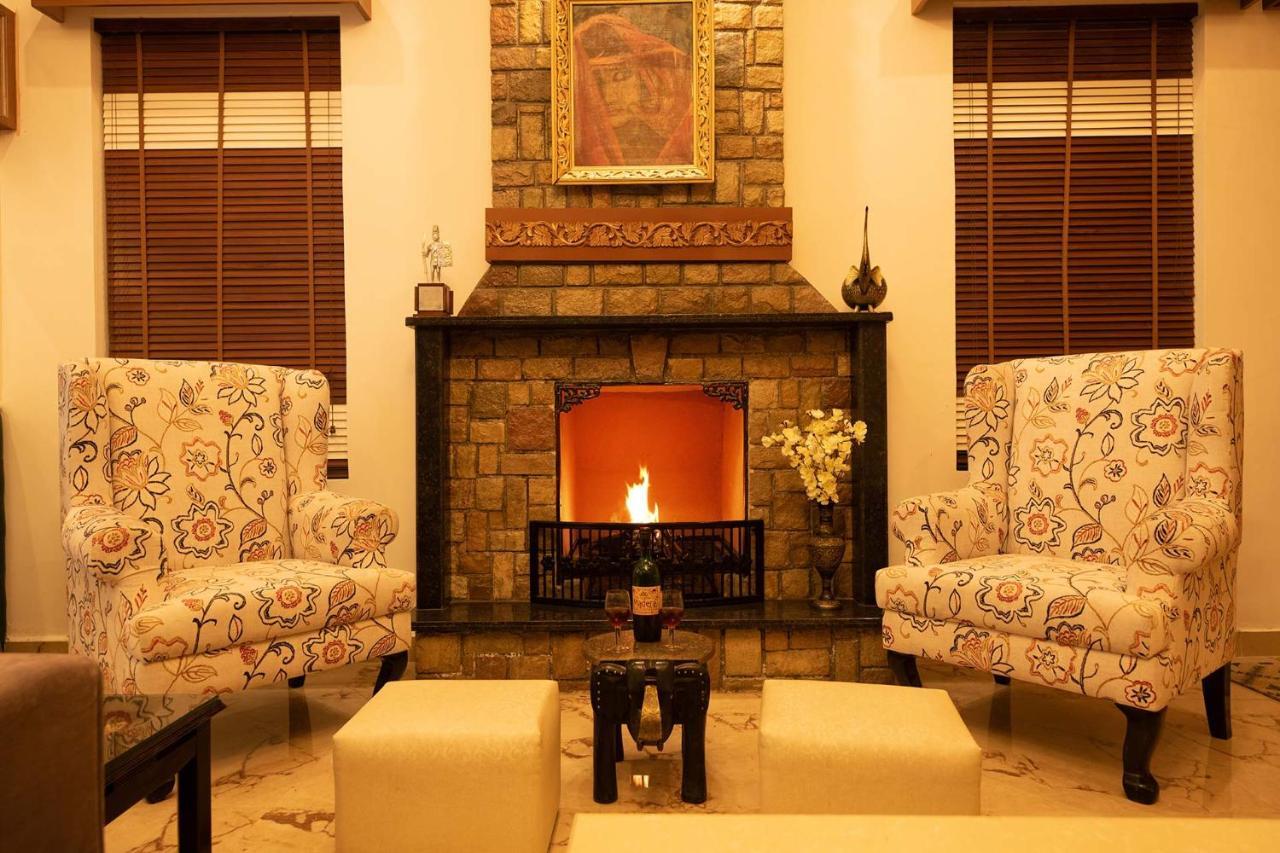 Stayvista At Silveroaks Cottage デヘラードゥーン エクステリア 写真