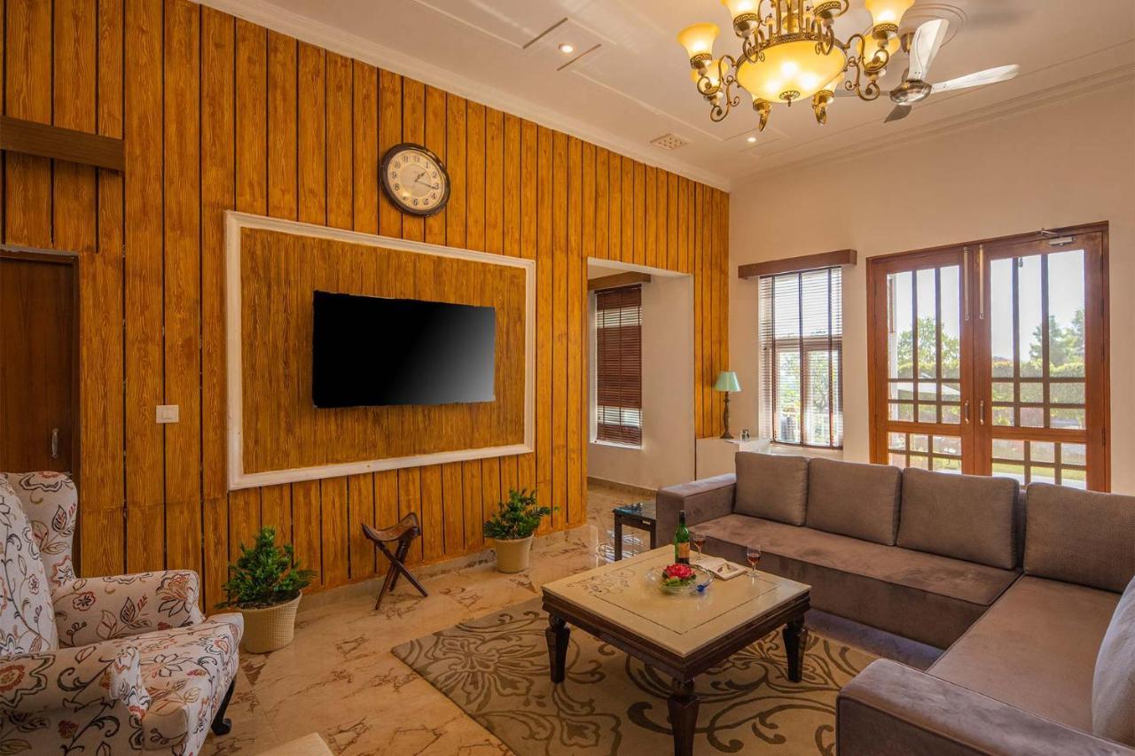 Stayvista At Silveroaks Cottage デヘラードゥーン エクステリア 写真