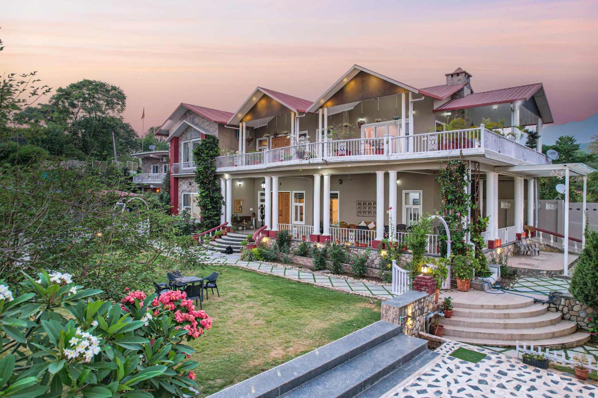 Stayvista At Silveroaks Cottage デヘラードゥーン エクステリア 写真